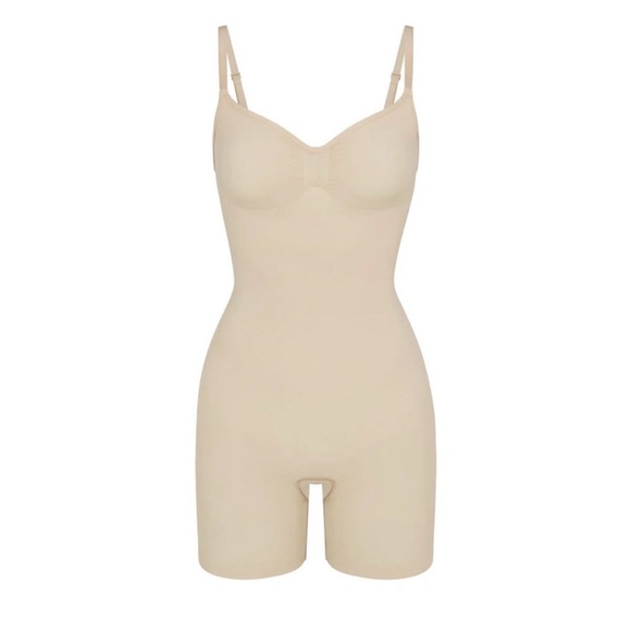 SKIMS Other - NWOT‼️ SKIMS - Seamless Sculpt Mid Thigh Bodysuit in Color Sand (Size L)
